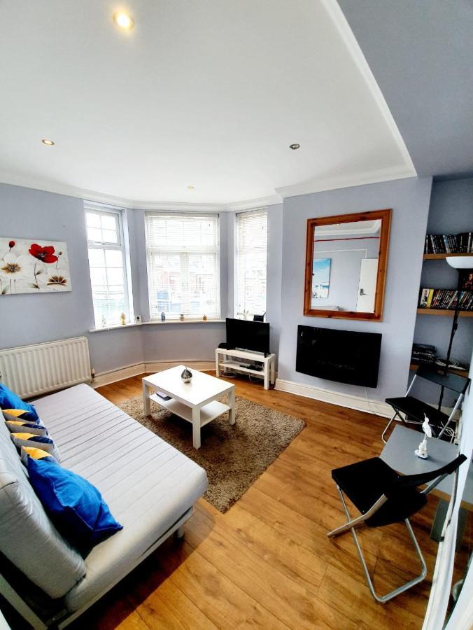 3 Bedroom Apartment Next To Westcliff-On-Sea Station Southend-on-Sea Esterno foto