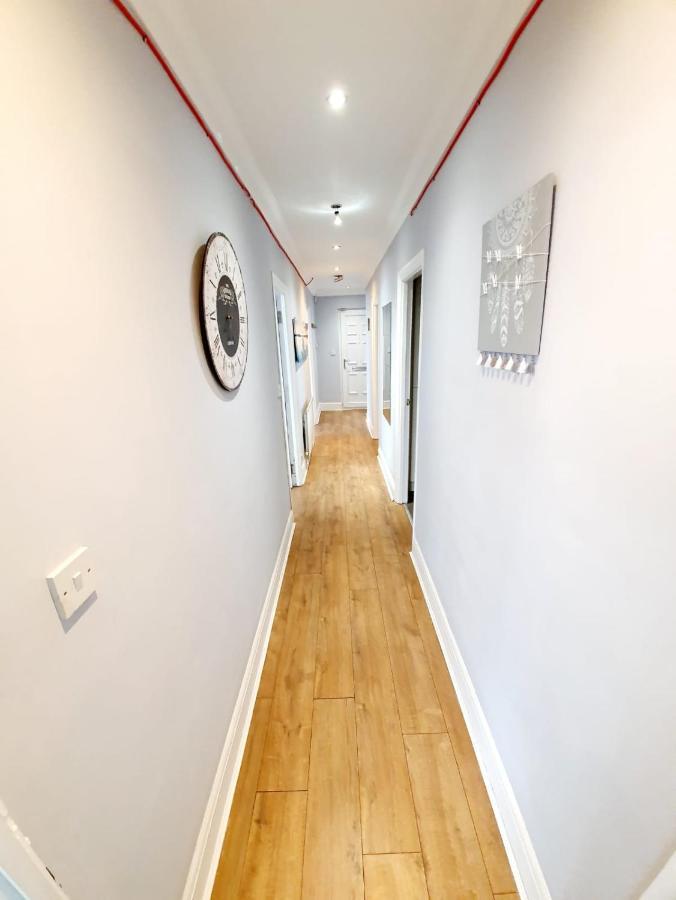 3 Bedroom Apartment Next To Westcliff-On-Sea Station Southend-on-Sea Esterno foto